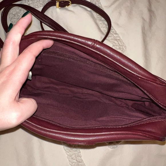 Vintage Burgundy Aigner crossbody bag - Picture 2 of 5